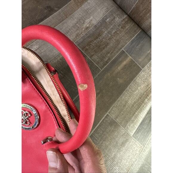 Guess Medium handbag red dome shaped zippered closure satchel - Picture 12 of 16